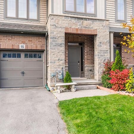 Globalstay Modern Townhomes In Lakeshore Steps To The Beach ハミルトン エクステリア 写真