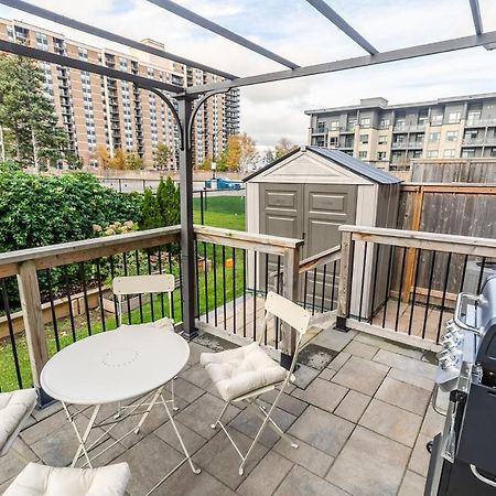 Globalstay Modern Townhomes In Lakeshore Steps To The Beach ハミルトン エクステリア 写真