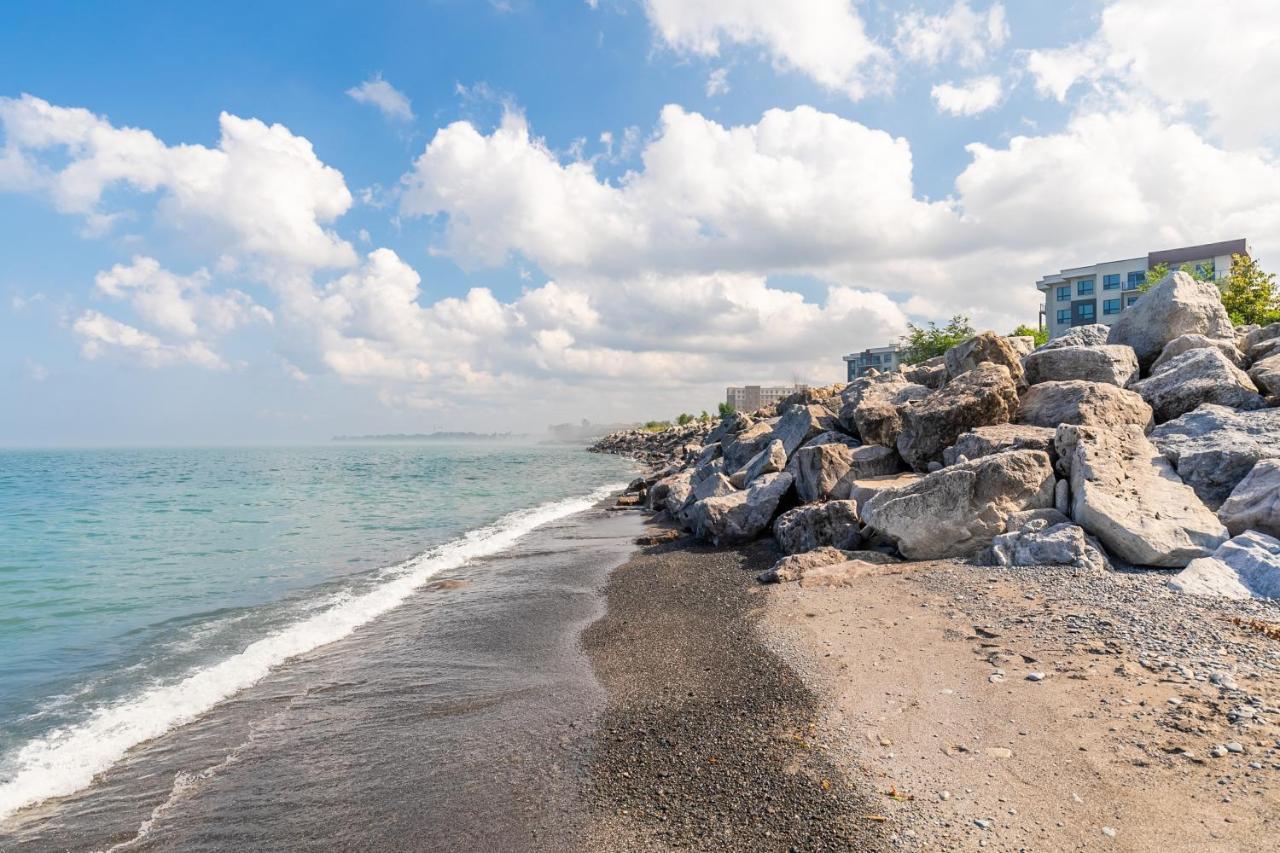 Globalstay Modern Townhomes In Lakeshore Steps To The Beach ハミルトン エクステリア 写真
