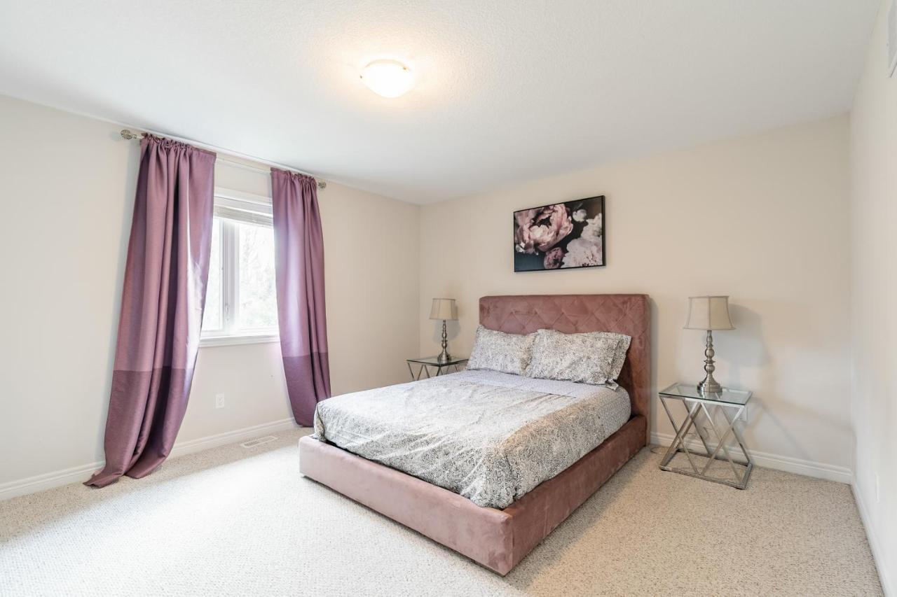 Globalstay Modern Townhomes In Lakeshore Steps To The Beach ハミルトン エクステリア 写真