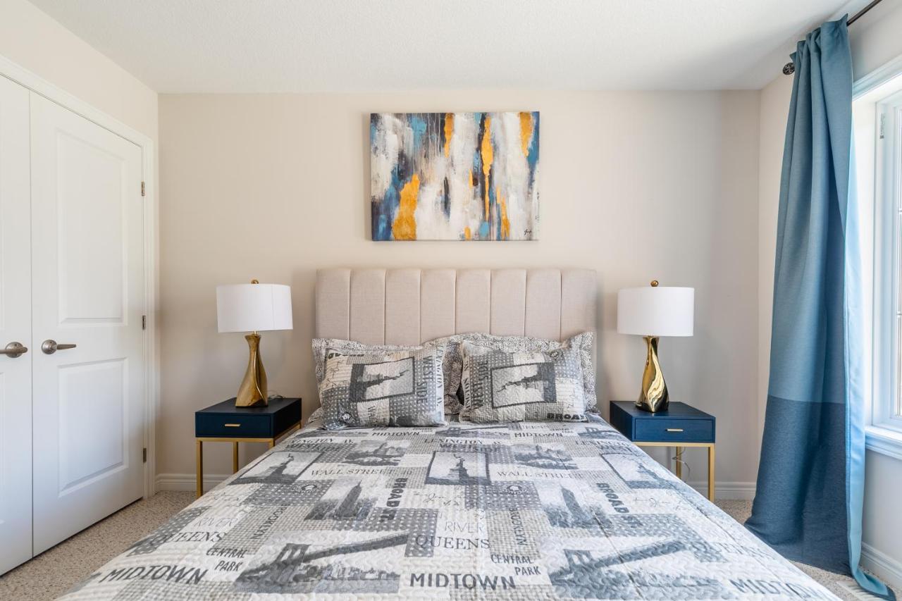 Globalstay Modern Townhomes In Lakeshore Steps To The Beach ハミルトン エクステリア 写真