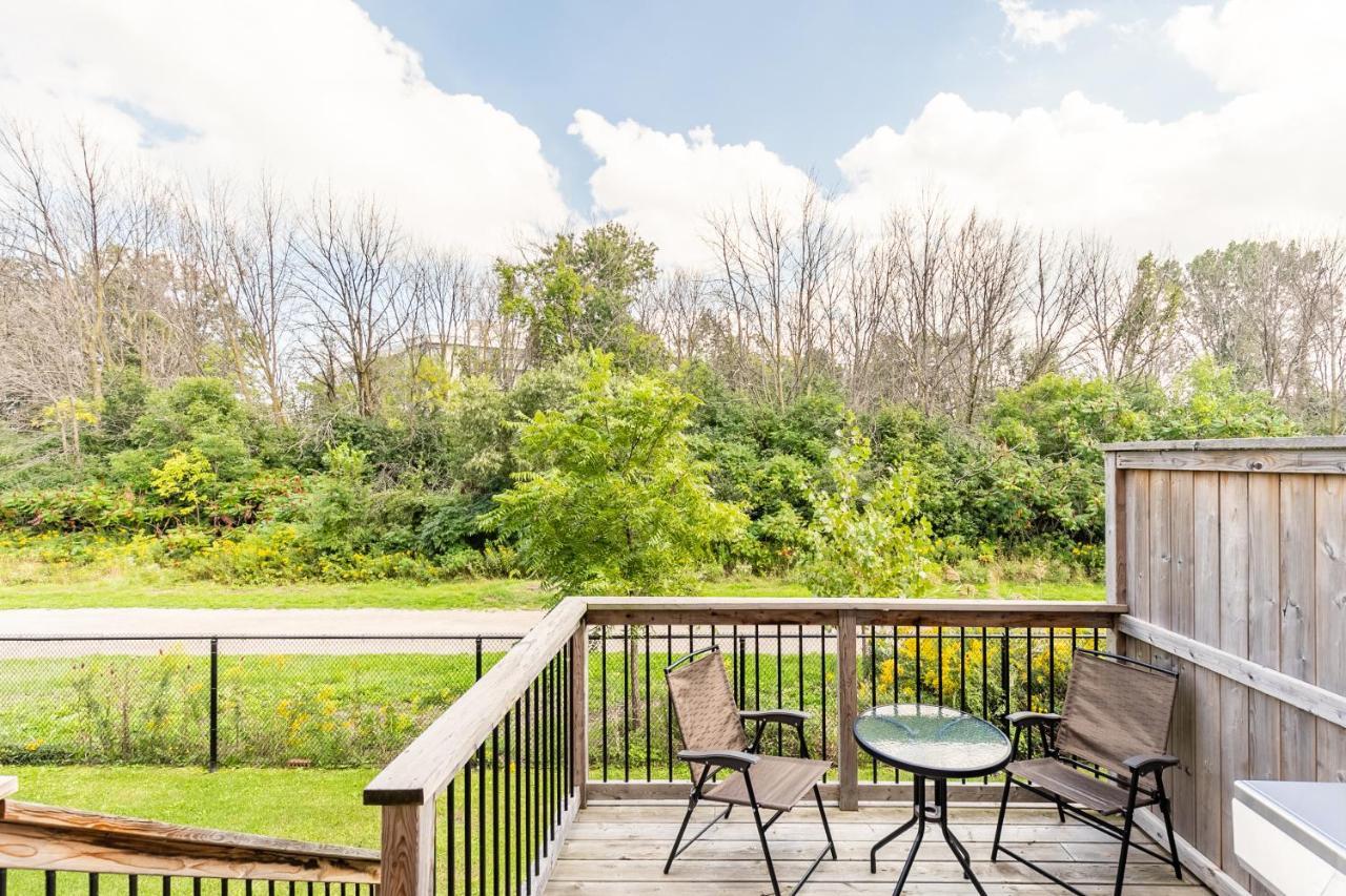 Globalstay Modern Townhomes In Lakeshore Steps To The Beach ハミルトン エクステリア 写真