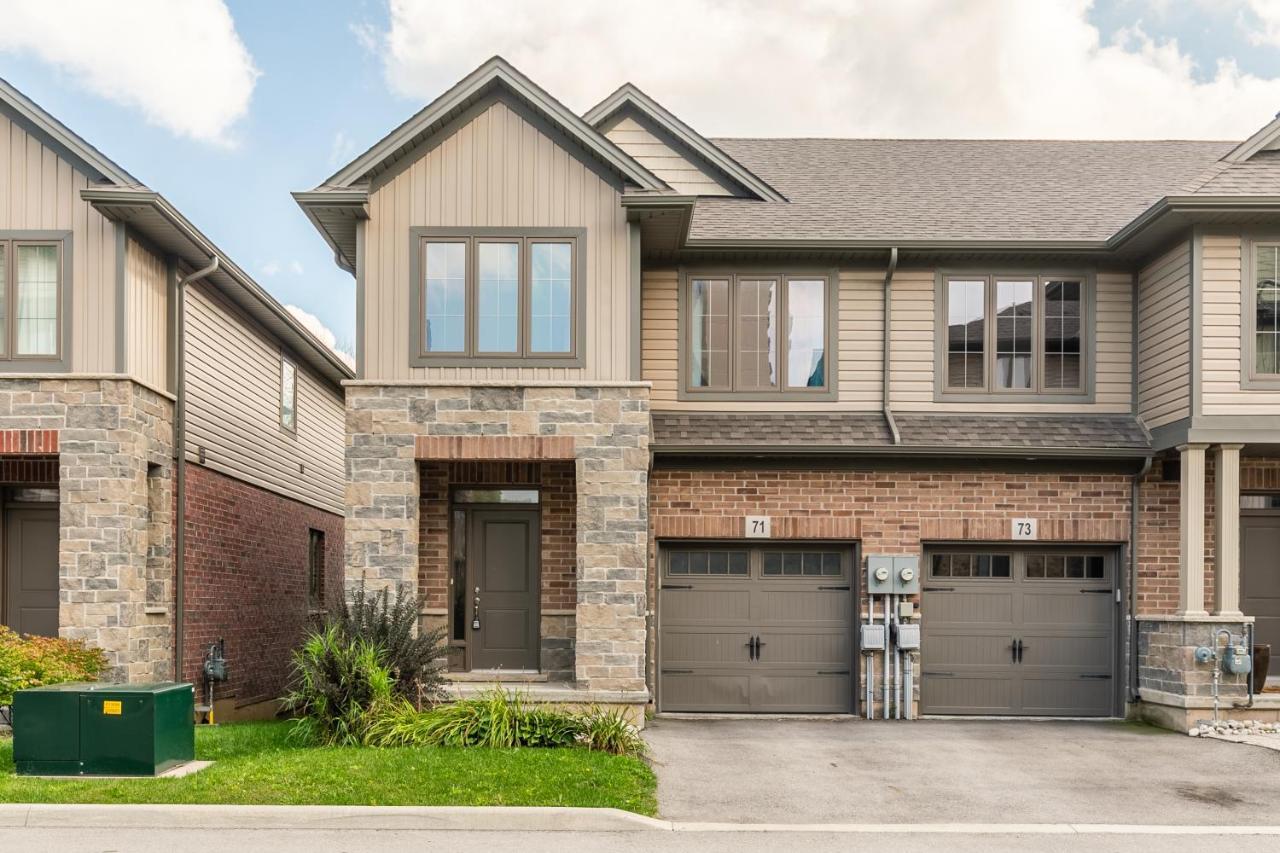 Globalstay Modern Townhomes In Lakeshore Steps To The Beach ハミルトン エクステリア 写真