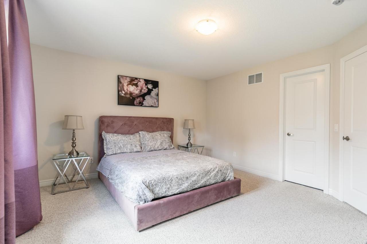Globalstay Modern Townhomes In Lakeshore Steps To The Beach ハミルトン エクステリア 写真