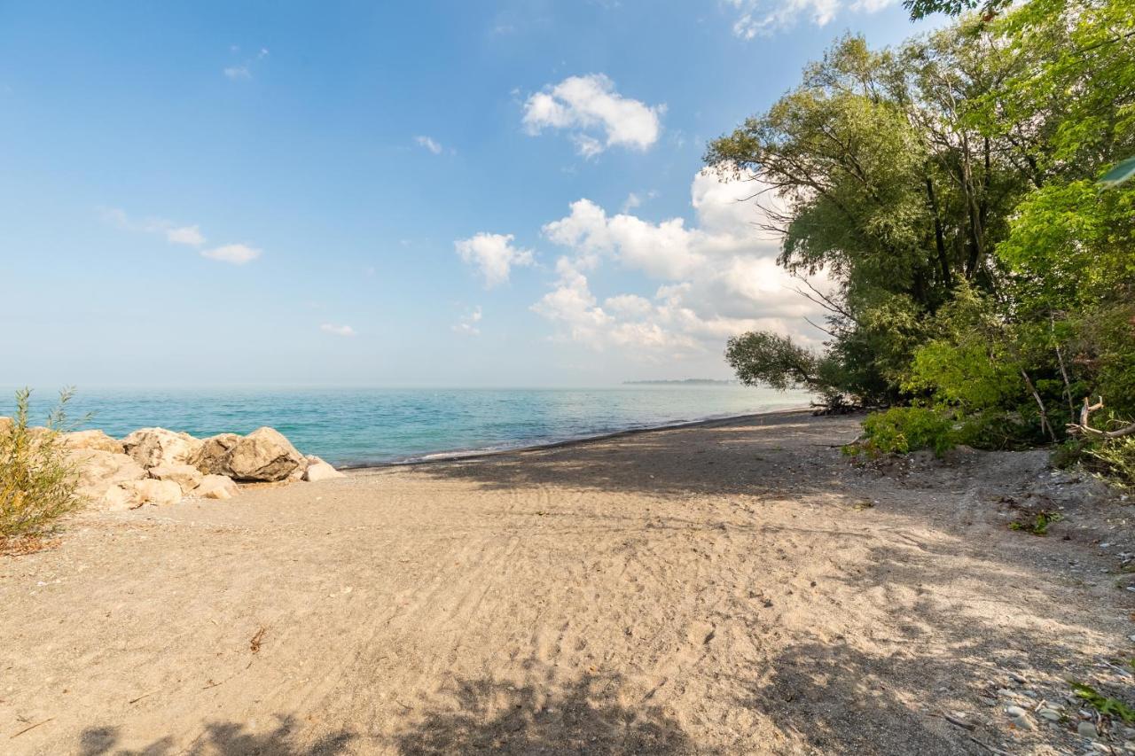 Globalstay Modern Townhomes In Lakeshore Steps To The Beach ハミルトン エクステリア 写真