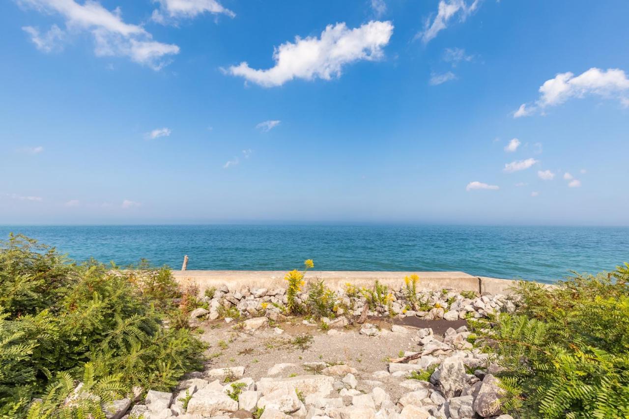 Globalstay Modern Townhomes In Lakeshore Steps To The Beach ハミルトン エクステリア 写真