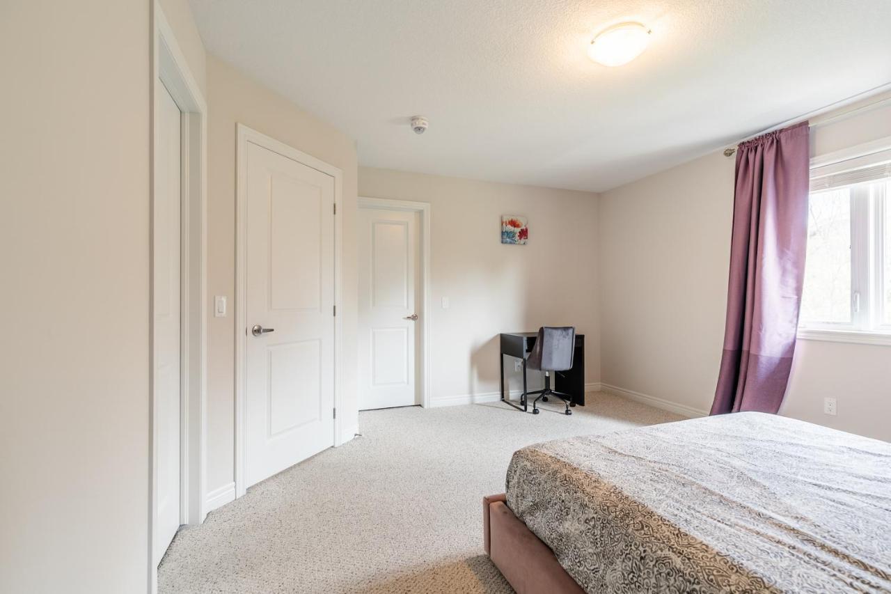Globalstay Modern Townhomes In Lakeshore Steps To The Beach ハミルトン エクステリア 写真