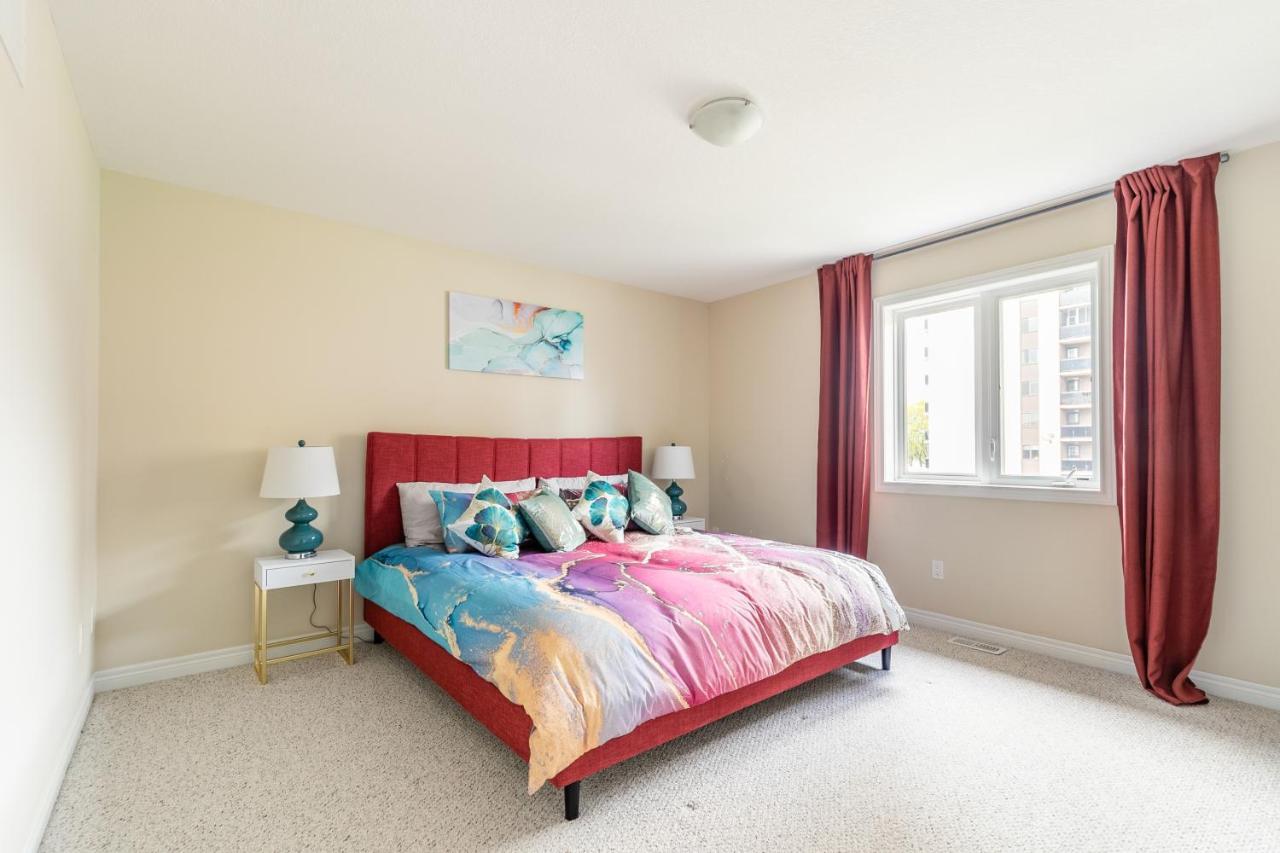 Globalstay Modern Townhomes In Lakeshore Steps To The Beach ハミルトン エクステリア 写真