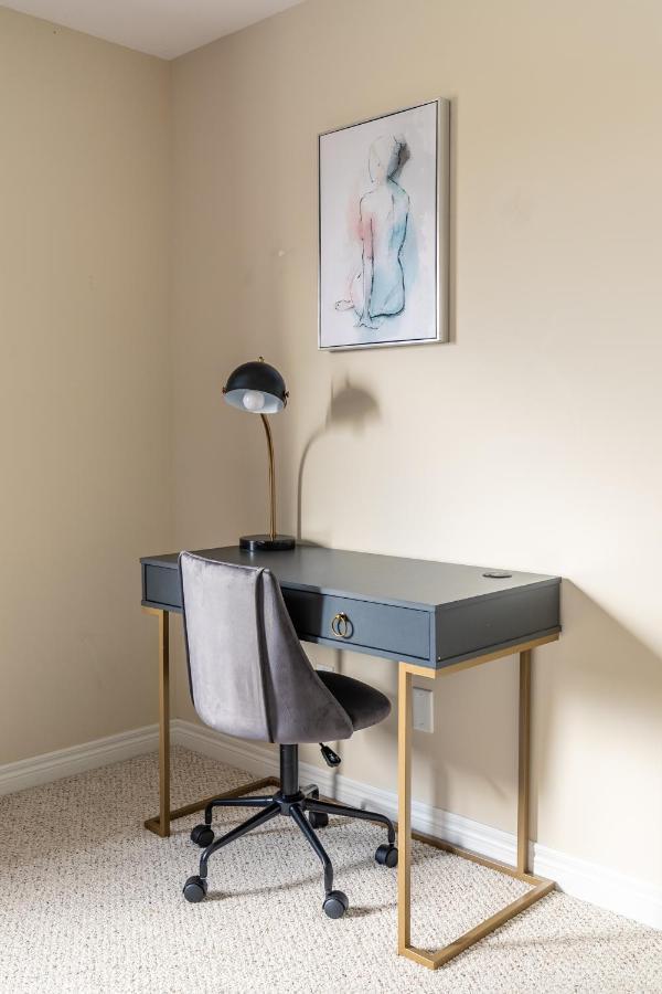 Globalstay Modern Townhomes In Lakeshore Steps To The Beach ハミルトン エクステリア 写真