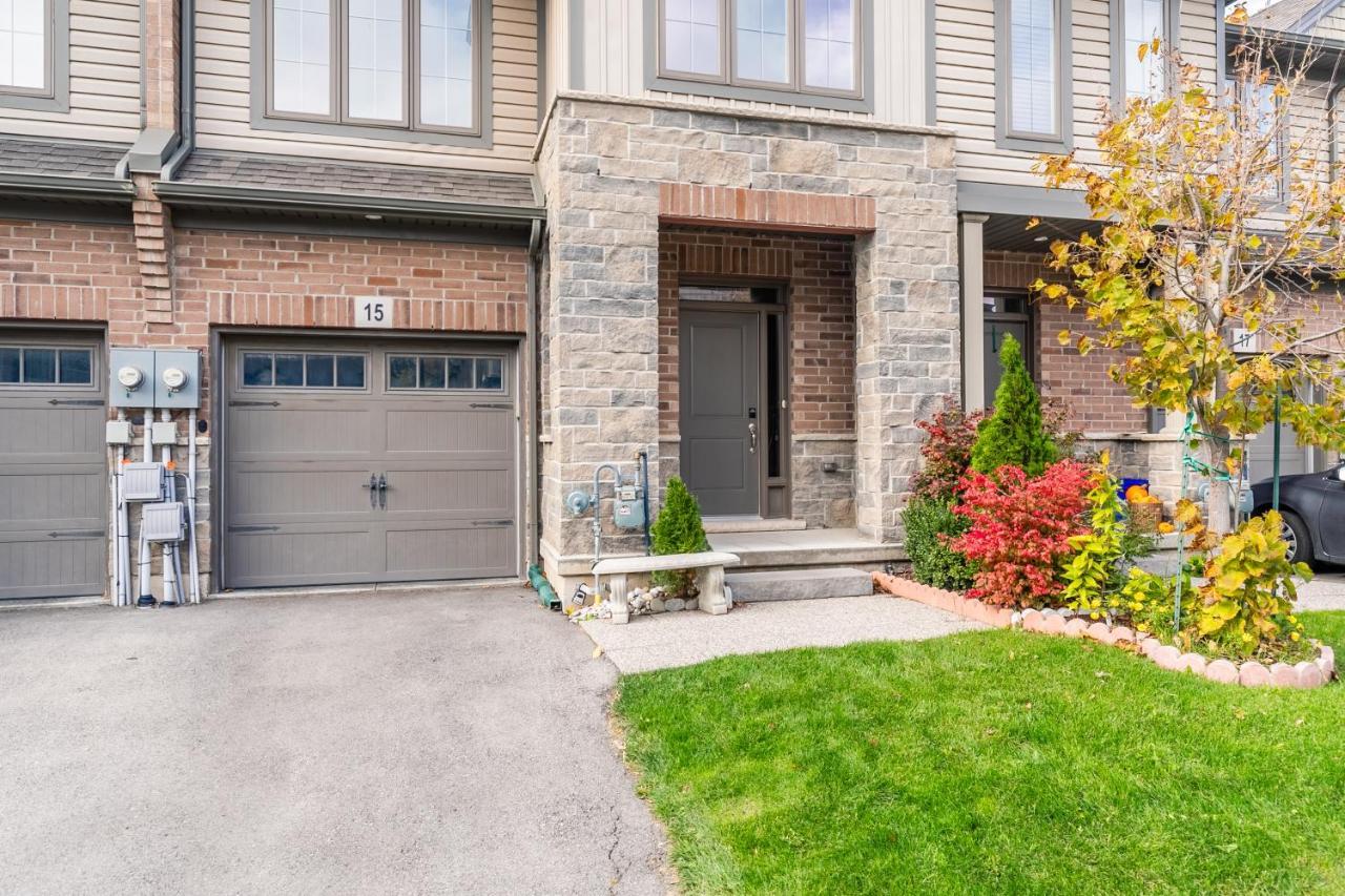 Globalstay Modern Townhomes In Lakeshore Steps To The Beach ハミルトン エクステリア 写真