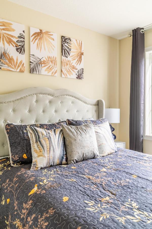 Globalstay Modern Townhomes In Lakeshore Steps To The Beach ハミルトン エクステリア 写真