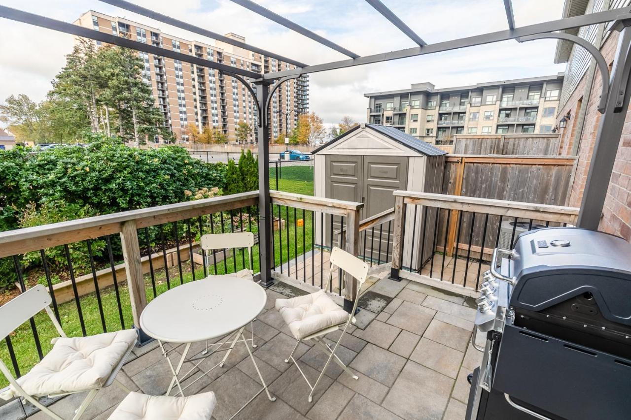 Globalstay Modern Townhomes In Lakeshore Steps To The Beach ハミルトン エクステリア 写真