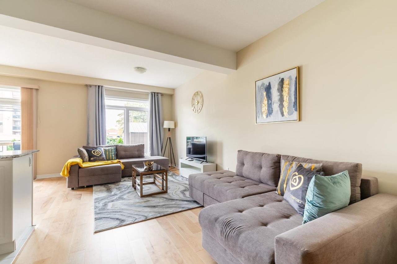 Globalstay Modern Townhomes In Lakeshore Steps To The Beach ハミルトン エクステリア 写真