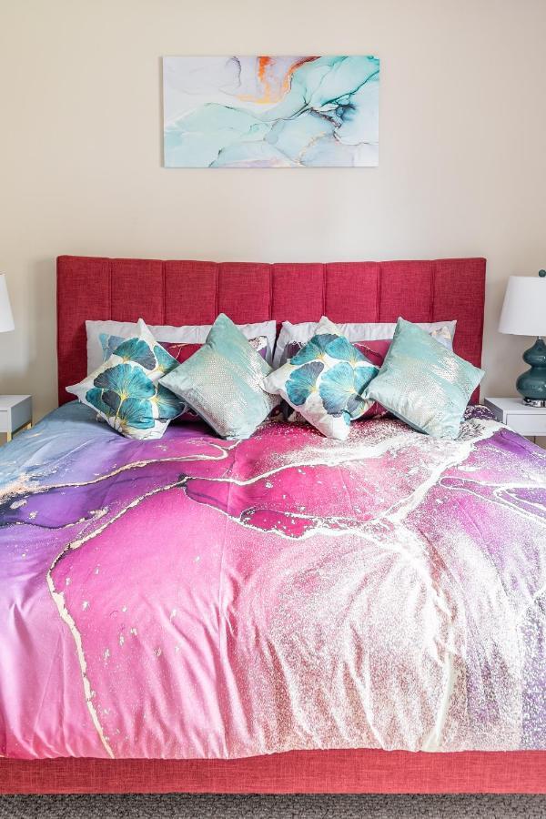 Globalstay Modern Townhomes In Lakeshore Steps To The Beach ハミルトン エクステリア 写真