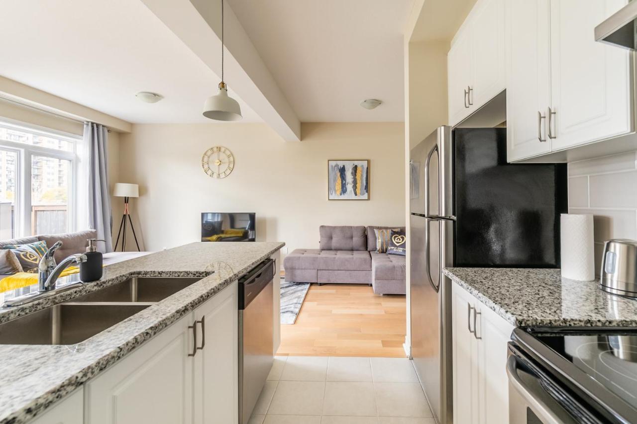 Globalstay Modern Townhomes In Lakeshore Steps To The Beach ハミルトン エクステリア 写真