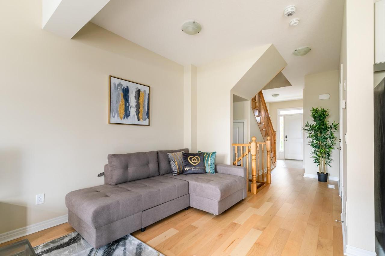 Globalstay Modern Townhomes In Lakeshore Steps To The Beach ハミルトン エクステリア 写真