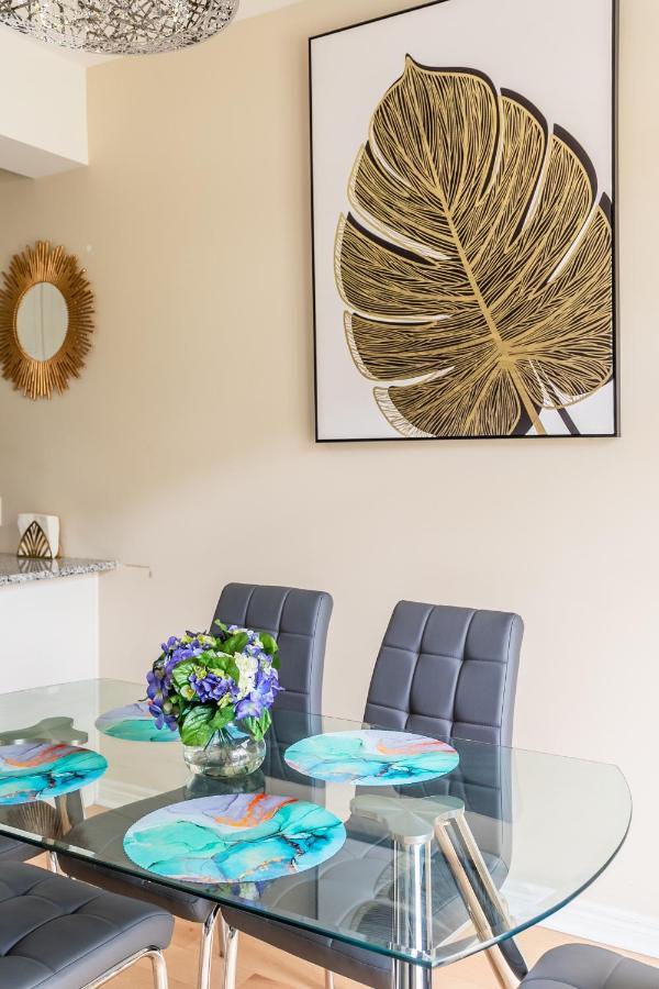 Globalstay Modern Townhomes In Lakeshore Steps To The Beach ハミルトン エクステリア 写真