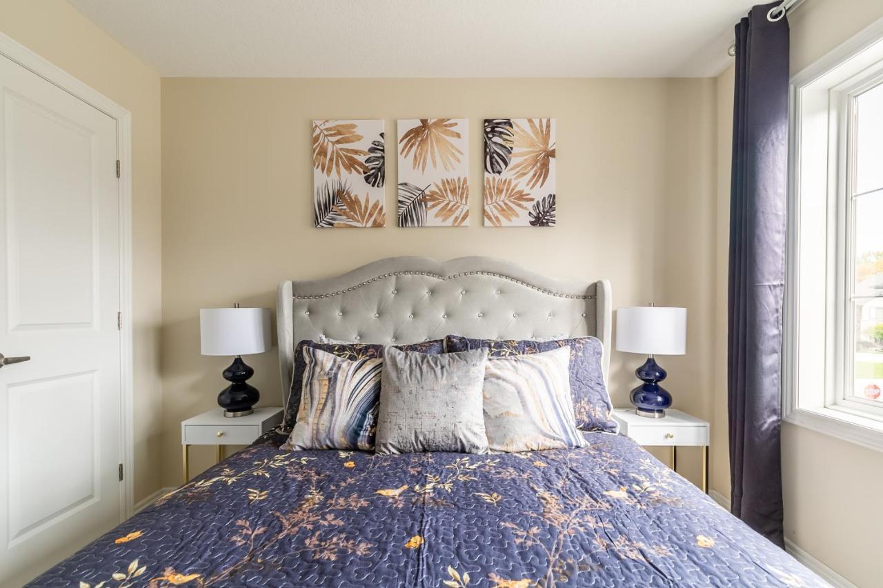 Globalstay Modern Townhomes In Lakeshore Steps To The Beach ハミルトン エクステリア 写真