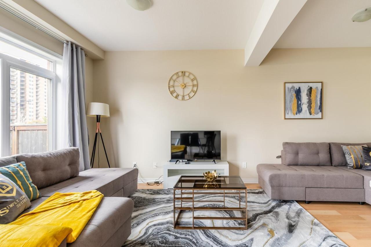 Globalstay Modern Townhomes In Lakeshore Steps To The Beach ハミルトン エクステリア 写真