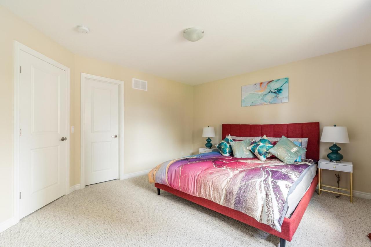 Globalstay Modern Townhomes In Lakeshore Steps To The Beach ハミルトン エクステリア 写真