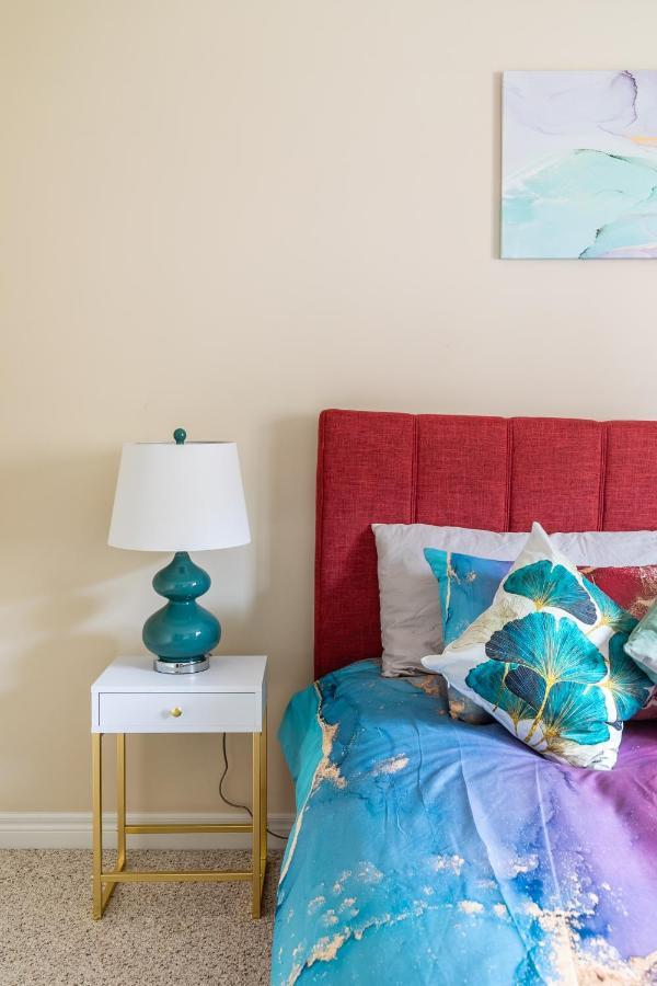 Globalstay Modern Townhomes In Lakeshore Steps To The Beach ハミルトン エクステリア 写真