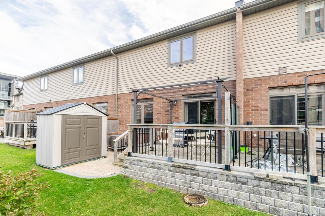 Globalstay Modern Townhomes In Lakeshore Steps To The Beach ハミルトン エクステリア 写真